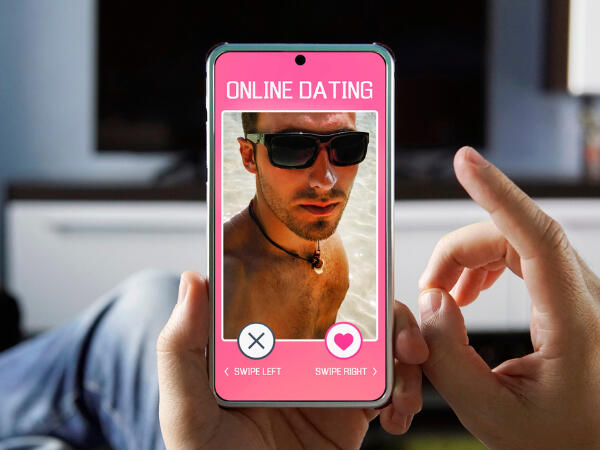 Online Dating: 32% Like Apps for Romance - Rasmussen Reports®